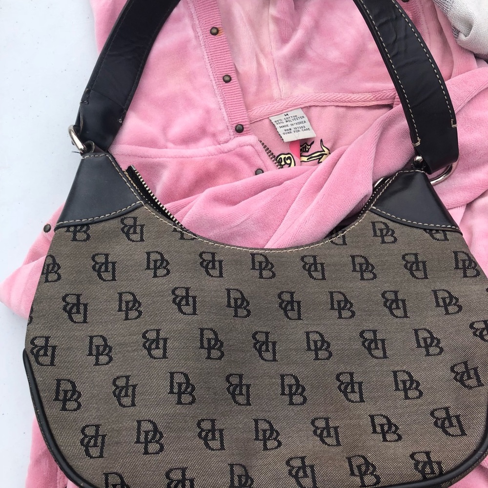 Classic Dooney and Bourke Small shoulder Bag.